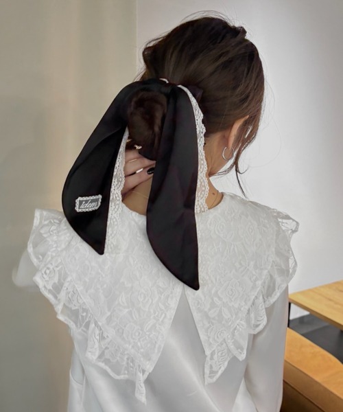idem（イデム）の「ribbon lace chouchou  / レース付きサテンシュシュ（シュシュ・レディース・アイボリー/ブラック・FREE）」の8枚目の写真
