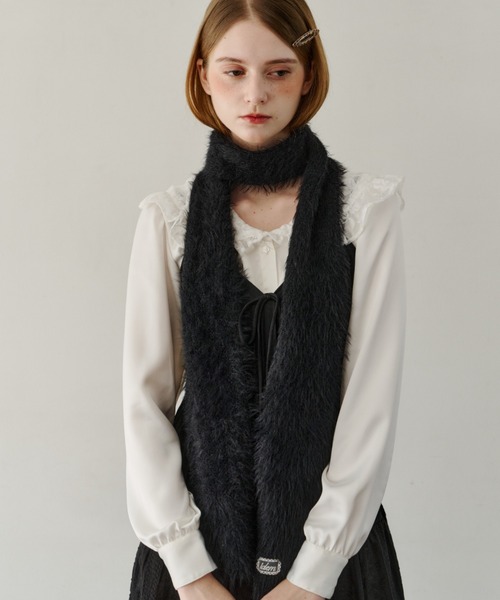 idem(イデム)の「slim knit shaggy muffler / スリムシャギーマフラー(マフラー・レディース・ブラック/アイボリー・FREE)」の3枚目の写真