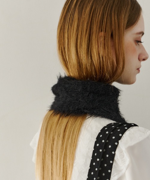 idem(イデム)の「slim knit shaggy muffler / スリムシャギーマフラー(マフラー・レディース・ブラック/アイボリー・FREE)」の4枚目の写真