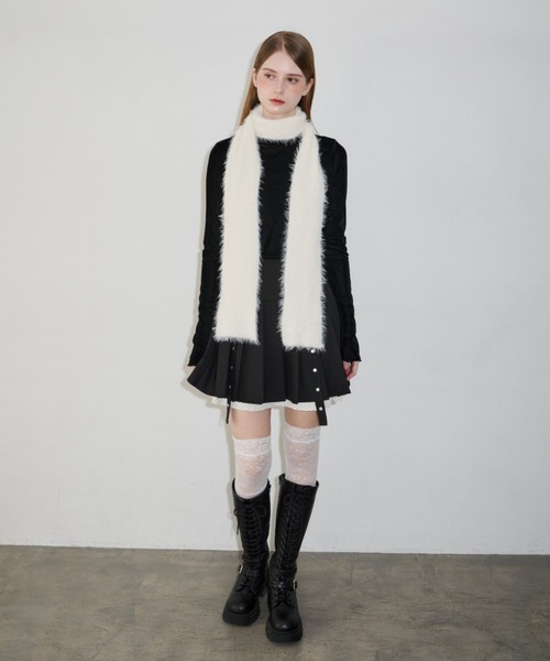 idem(イデム)の「slim knit shaggy muffler / スリムシャギーマフラー(マフラー・レディース・ブラック/アイボリー・FREE)」の9枚目の写真