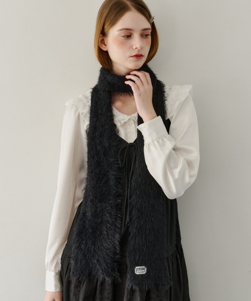 idem(イデム)の「slim knit shaggy muffler / スリムシャギーマフラー(マフラー・レディース・ブラック/アイボリー・FREE)」の5枚目の写真