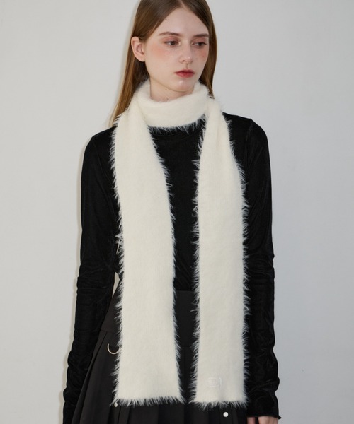 idem(イデム)の「slim knit shaggy muffler / スリムシャギーマフラー(マフラー・レディース・ブラック/アイボリー・FREE)」の12枚目の写真