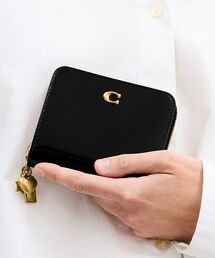 COACH（コーチ）の「エッセンシャル ビルフォールド ウォレット・チャーム（財布・レディース）」