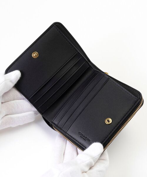 COACH(コーチ)の「エッセンシャル ビルフォールド ウォレット・チャーム(財布・レディース・ブラック系その他・ONE)」の14枚目の写真