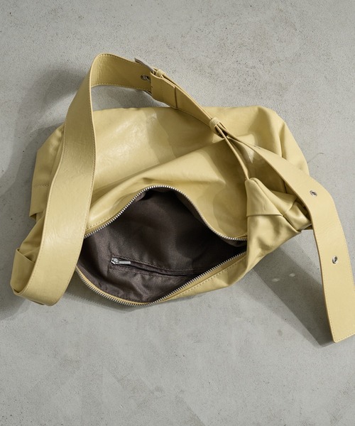 THE YOn（ザヨン）の「フェイクレザーワンショルダーバッグ（ショルダーバッグ・レディース・ブラック/イエロー/ブラウン・FREE）」の18枚目の写真