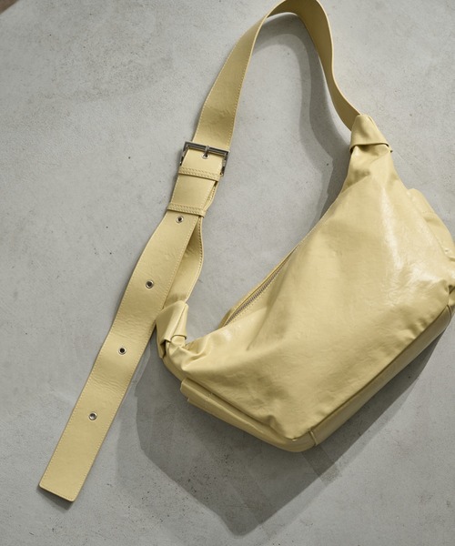 THE YOn（ザヨン）の「フェイクレザーワンショルダーバッグ（ショルダーバッグ・レディース・ブラック/イエロー/ブラウン・FREE）」の16枚目の写真