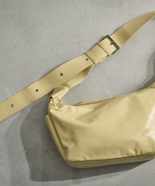 THE YOn（ザヨン）の「フェイクレザーワンショルダーバッグ（ショルダーバッグ・レディース・ブラック/イエロー/ブラウン・FREE）」の17枚目の写真