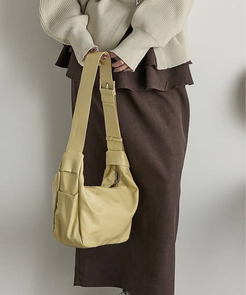 THE YOn（ザヨン）の「フェイクレザーワンショルダーバッグ（ショルダーバッグ・レディース・ブラック/イエロー/ブラウン・FREE）」の11枚目の写真