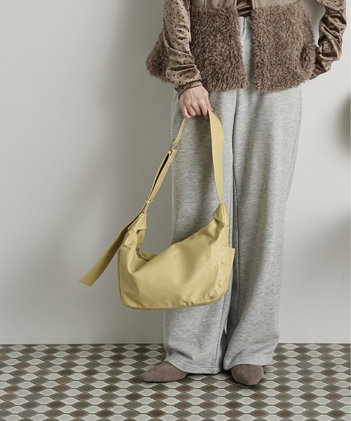 THE YOn（ザヨン）の「フェイクレザーワンショルダーバッグ（ショルダーバッグ・レディース・ブラック/イエロー/ブラウン・FREE）」の14枚目の写真