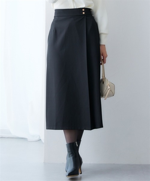 7days Life Styling(セブンデイズライフスタイリング)の「落ち感ドレープ素材ウエスト金ボタンラップ風タイトスカート(タテヨコストレッチ・しわになりにくい・速乾・UVカット)<大きいサイズ有>(スカート・レディース・グレー/ブラック・M/L/LL/3L)」の2枚目の写真