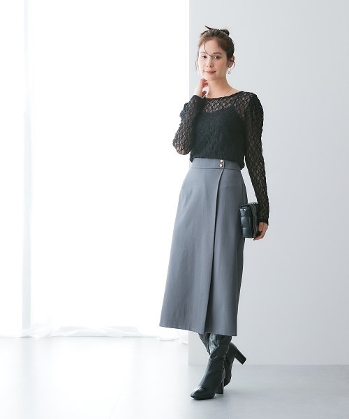 7days Life Styling(セブンデイズライフスタイリング)の「落ち感ドレープ素材ウエスト金ボタンラップ風タイトスカート(タテヨコストレッチ・しわになりにくい・速乾・UVカット)<大きいサイズ有>(スカート・レディース・グレー/ブラック・M/L/LL/3L)」の3枚目の写真