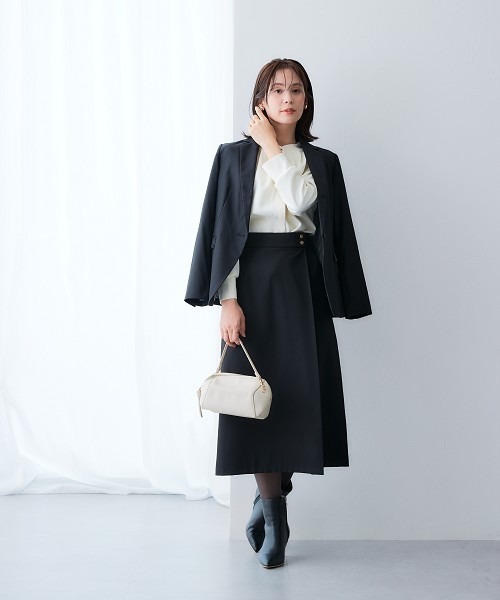 7days Life Styling(セブンデイズライフスタイリング)の「落ち感ドレープ素材ウエスト金ボタンラップ風タイトスカート(タテヨコストレッチ・しわになりにくい・速乾・UVカット)<大きいサイズ有>(スカート・レディース・グレー/ブラック・M/L/LL/3L)」の14枚目の写真