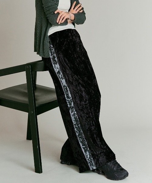 W:Huku(フーク)の「クラッシュベロアサイドラインパンツ / Crash Velour Side-Line Pants(その他パンツ・レディース・ブラック/ライトベージュ/ネイビー/ブラウン・FREE)」の11枚目の写真