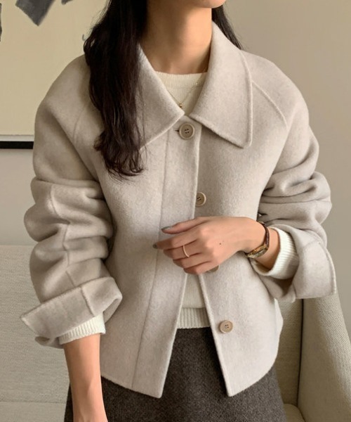 FREE STYLISTS(フリー スタイリスト)の「YUGA_YGMC wool short coat(ステンカラーコート・レディース・ライトグレー/オフホワイト/ブラック/ダークグレー・FREE)」の2枚目の写真