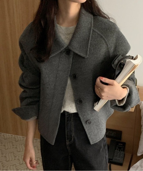 FREE STYLISTS(フリー スタイリスト)の「YUGA_YGMC wool short coat(ステンカラーコート・レディース・ライトグレー/オフホワイト/ブラック/ダークグレー・FREE)」の14枚目の写真