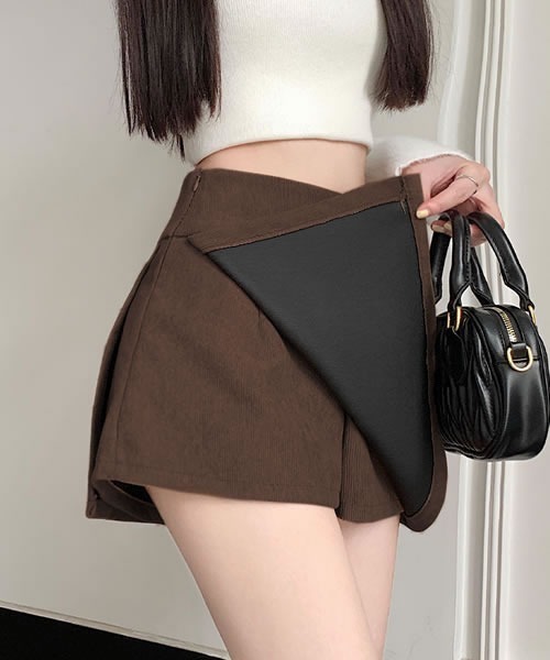 Pittok(ピットク)の「スカート風フレアショートパンツ(その他パンツ・レディース・ブラック/ブラウン・MEDIUM)」の8枚目の写真