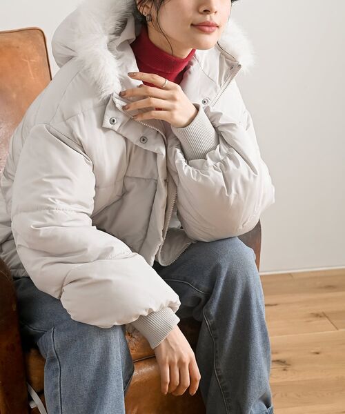 rps（アールピーエス）の「フェイクファーフード付き中綿ジャケット（ダウンジャケット/コート・レディース・ブラック/グレイッシュベージュ・フリー）」の7枚目の写真