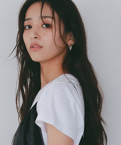 AJUGA.（アジュガ）の「クレッシェンドフープピアス（ピアス（両耳用）・レディース・シルバー/ゴールド・ONE SIZE）」の21枚目の写真