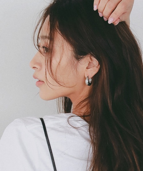 AJUGA.（アジュガ）の「クレッシェンドフープピアス（ピアス（両耳用）・レディース・シルバー/ゴールド・ONE SIZE）」の22枚目の写真