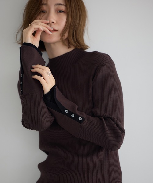 YECCA VECCA(イェッカヴェッカ)の「袖口レイヤードリブニット(ニット/セーター・レディース・チャコールグレー/ブラック/ベージュ/ミント・FREE)」の2枚目の写真