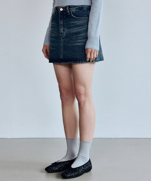 NICK&NICOLE(ニックアンドニコール)の「WASHING DENIM MINI SKIRT_BLUE(スカート・レディース・その他・MEDIUM/SMALL/LARGE)」の3枚目の写真