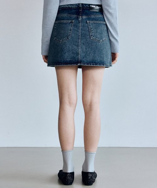 NICK&NICOLE(ニックアンドニコール)の「WASHING DENIM MINI SKIRT_BLUE(スカート・レディース・その他・MEDIUM/SMALL/LARGE)」の4枚目の写真