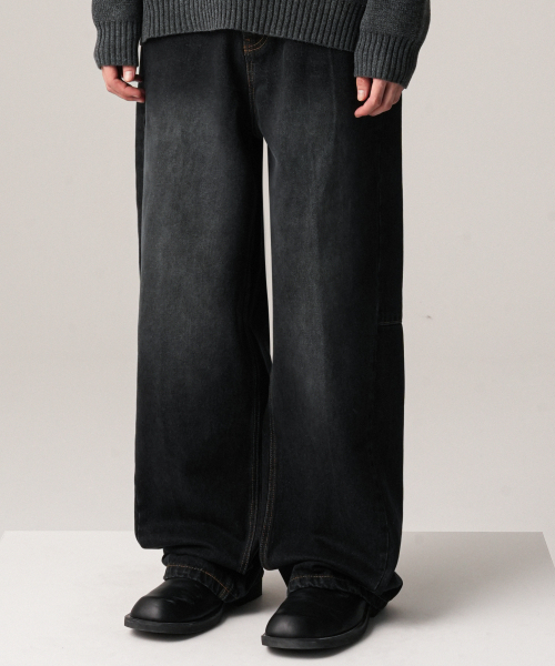 AVANDRESS(アバンドレス )の「Dart Tapered Pants BLUE(デニムパンツ・レディース・ブルー・X-SMALL/SMALL/MEDIUM/LARGE/X-LARGE)」の2枚目の写真