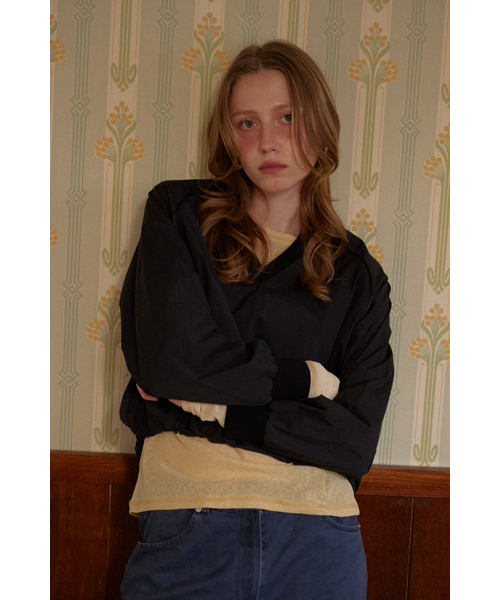 LETERIE(レテリー)の「V-NECK ANORAK_BLACK(ナイロンジャケット・レディース・ブラック・FREE)」の2枚目の写真