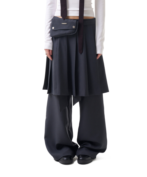 IUGAMAKARAS(イウガマカラス)の「Belted Bag Pleats Midi Skirt (Dark Gray)(スカート・レディース・その他・2/1)」の1枚目の写真
