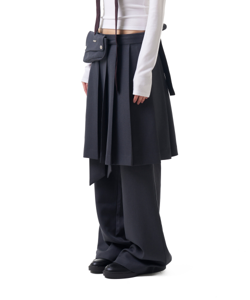 IUGAMAKARAS(イウガマカラス)の「Belted Bag Pleats Midi Skirt (Dark Gray)(スカート・レディース・その他・2/1)」の12枚目の写真