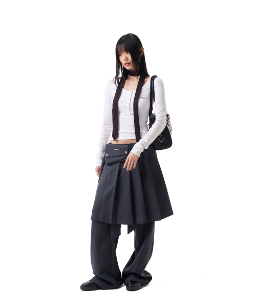 IUGAMAKARAS(イウガマカラス)の「Belted Bag Pleats Midi Skirt (Dark Gray)(スカート・レディース・その他・2/1)」の13枚目の写真