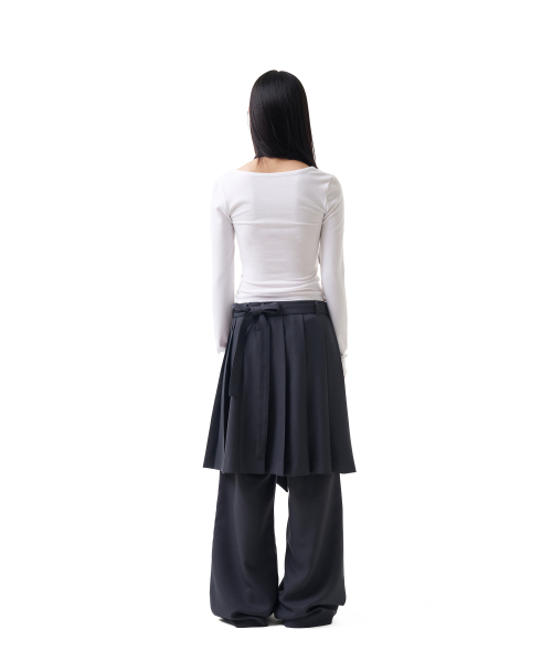 IUGAMAKARAS(イウガマカラス)の「Belted Bag Pleats Midi Skirt (Dark Gray)(スカート・レディース・その他・2/1)」の14枚目の写真
