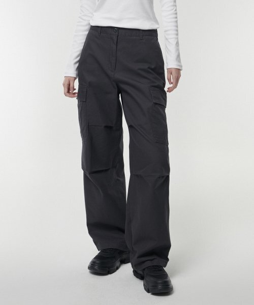 MUSINSA STANDARD WOMAN（ムシンサスタンダードウーマン）の「ウィメンズワイドカーゴパンツ[ダークグレー]（その他パンツ・レディース・その他・24/25/26/27/28/29/30）」の4枚目の写真