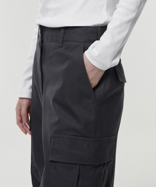 MUSINSA STANDARD WOMAN（ムシンサスタンダードウーマン）の「ウィメンズワイドカーゴパンツ[ダークグレー]（その他パンツ・レディース・その他・24/25/26/27/28/29/30）」の8枚目の写真