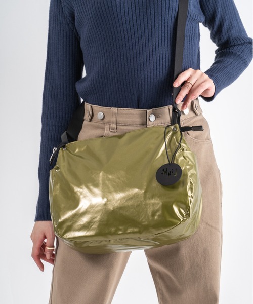 Jack Gomme(ジャックゴム)の「【JACK GOMME】ショルダーバッグ メッセンジャー MAEL(ショルダーバッグ・レディース・ブラック/シルバー/モカ/アイボリー/オリーブ/インディゴブルー/ワインレッド・FREE)」の4枚目の写真