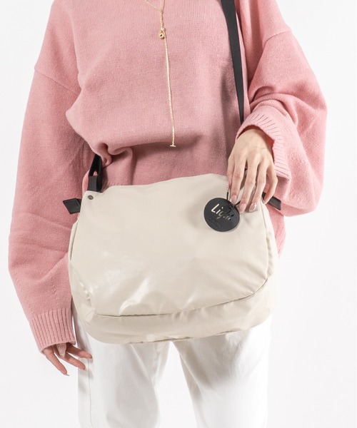 Jack Gomme(ジャックゴム)の「【JACK GOMME】ショルダーバッグ メッセンジャー MAEL(ショルダーバッグ・レディース・ブラック/シルバー/モカ/アイボリー/オリーブ/インディゴブルー/ワインレッド・FREE)」の2枚目の写真