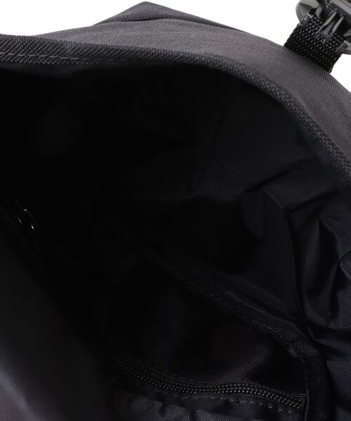 Manhattan Portage（マンハッタンポーテージ）の「Manhattan Portage/マンハッタンポーテージ ショルダーバック "ポケモン" NYLON MESSENGER BAG (XXS) FZP Pokemon 25 ZA MP1603FZPPKMNZA（ショルダーバッグ・メンズ・ブラック×レッド・FREE）」の4枚目の写真