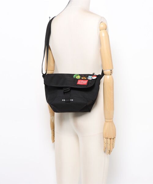 Manhattan Portage（マンハッタンポーテージ）の「Manhattan Portage/マンハッタンポーテージ ショルダーバック "ポケモン" NYLON MESSENGER BAG (XXS) FZP Pokemon 25 ZA MP1603FZPPKMNZA（ショルダーバッグ・メンズ・ブラック×レッド・FREE）」の5枚目の写真