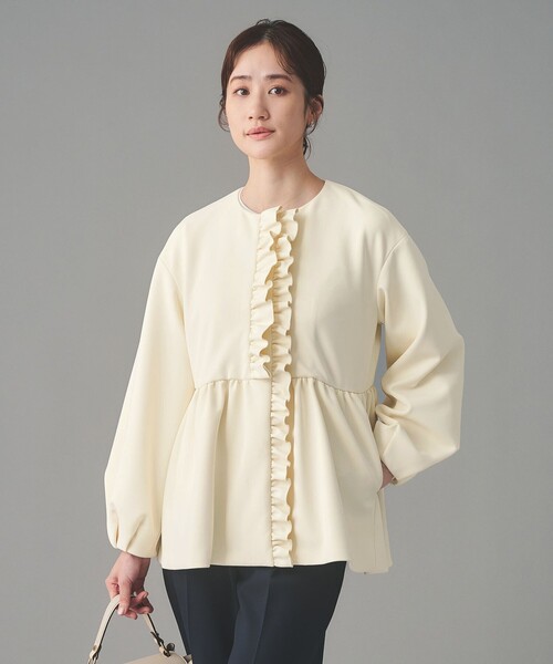 UNITED ARROWS（ユナイテッドアローズ）の「SPONGY フリル ペプラム ジャケット（ノーカラージャケット・レディース・オフホワイト/ブラック/ネイビー・38/36）」の4枚目の写真