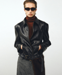 NOIRER（ノイア）の「ラムスレザー ベルト付き クロップジャケット (ブラック)（ライダースジャケット）」