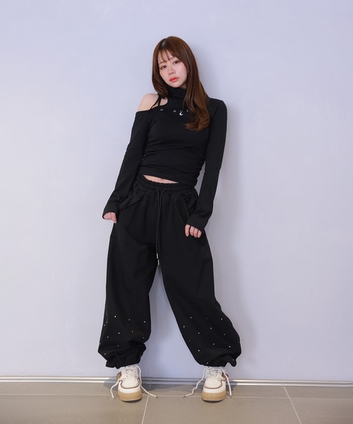M DOLLY(エムドリー)の「*M DOLLY original* bijou luna loose pants/ビジュールナルーズパンツ(その他パンツ・レディース・ホワイト/ブラック・FREE)」の1枚目の写真