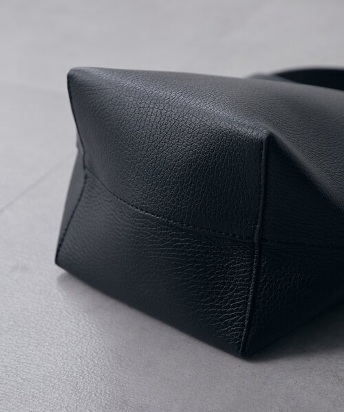 Lui's(ルイス)の「MILLELA FIRENZE / ワンハンドルバッグS(ハンドバッグ・レディース・ブラック/ホワイト/シルバー・FREE)」の20枚目の写真