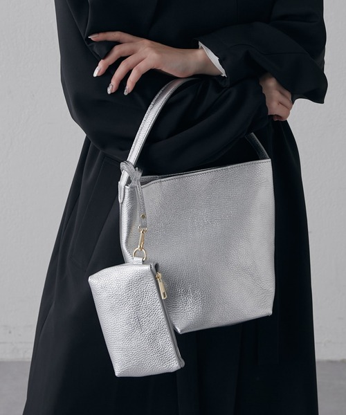 Lui's(ルイス)の「MILLELA FIRENZE / ワンハンドルバッグS(ハンドバッグ・レディース・ブラック/ホワイト/シルバー・FREE)」の3枚目の写真