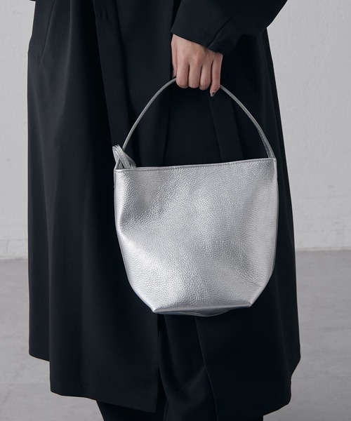 Lui's(ルイス)の「MILLELA FIRENZE / ワンハンドルバッグS(ハンドバッグ・レディース・ブラック/ホワイト/シルバー・FREE)」の4枚目の写真