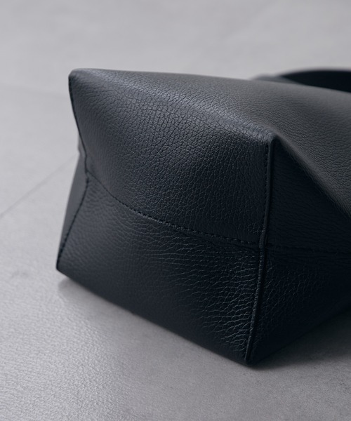 Lui's(ルイス)の「MILLELA FIRENZE / ワンハンドルバッグS(ハンドバッグ・レディース・ブラック/ホワイト/シルバー・FREE)」の11枚目の写真