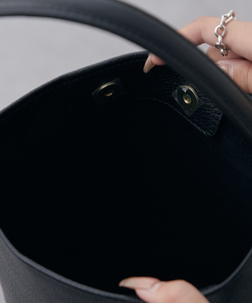 Lui's(ルイス)の「MILLELA FIRENZE / ワンハンドルバッグS(ハンドバッグ・レディース・ブラック/ホワイト/シルバー・FREE)」の12枚目の写真