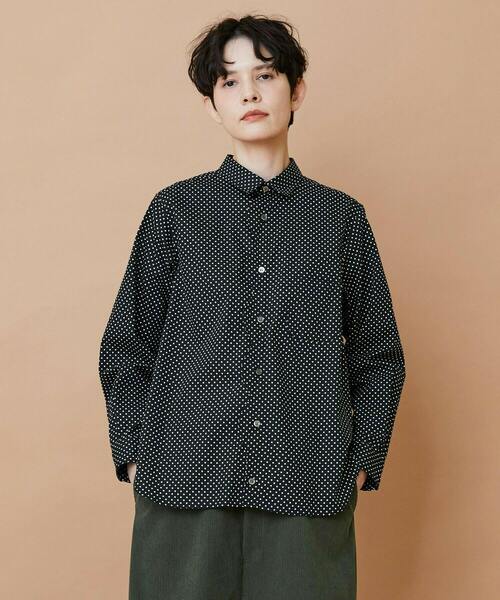 FRAPBOIS（フラボア）の「ニュースカラシャツ（シャツ/ブラウス・レディース・ブラック/ホワイト・1/2）」の2枚目の写真