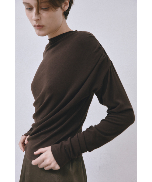 MIDNLOW(ミッドアンドロー)の「Mock Neck Draped T-shirts (Brown)(Tシャツ/カットソー・レディース・その他・FREE)」の5枚目の写真