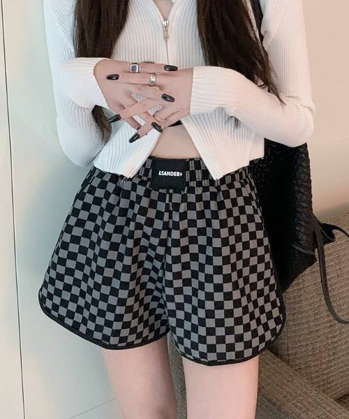 pyornim（ピョルニム）の「チェッカー柄 パイピングルームショーツ パジャマ　ショート（その他パンツ・レディース・ホワイト/ブラック・M/L）」の2枚目の写真