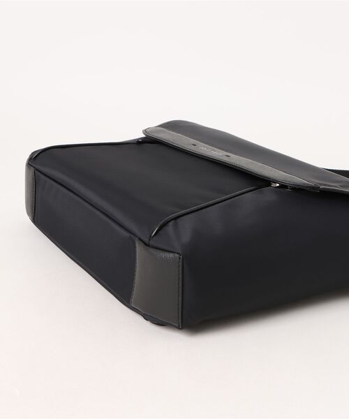 COLE HAAN(コールハーン)の「カールソン フラップ メッセンジャー mens(ビジネスバッグ・メンズ・ブラック・OSFA)」の6枚目の写真